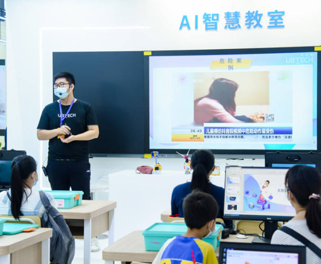 坚实的硬件基础学生的借阅行为实时成为后台详实的分析数据 坚实的硬件基础学生的借阅行为实时成为后台详实的分析数据