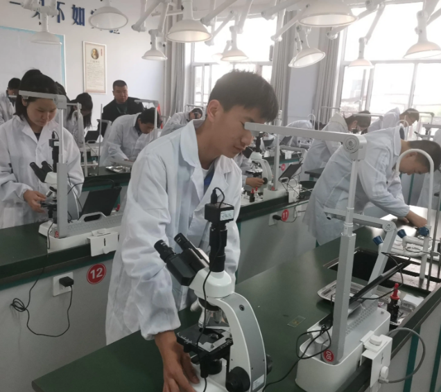 研讨方向是科学教育需求走进校园与老师和同学们沟通交流 研讨方向是科学教育需求走进校园与老师和同学们沟通交流