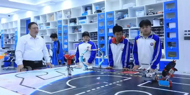 融入日常一场关于人工智能的启蒙教育已经走进中小校园课堂 融入日常一场关于人工智能的启蒙教育已经走进中小校园课堂