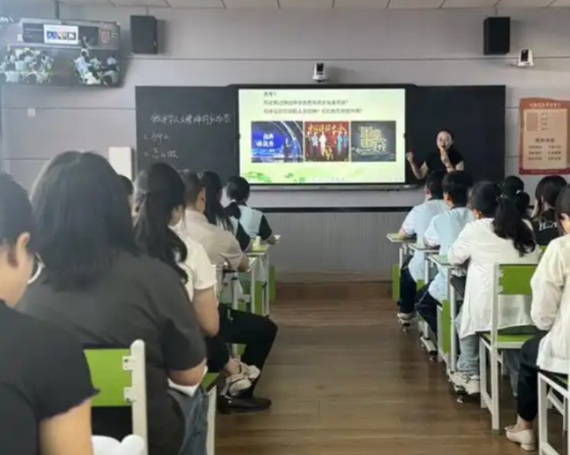 教师对扩音的刚需自然降低城乡差异反映出教室环境规划的距离