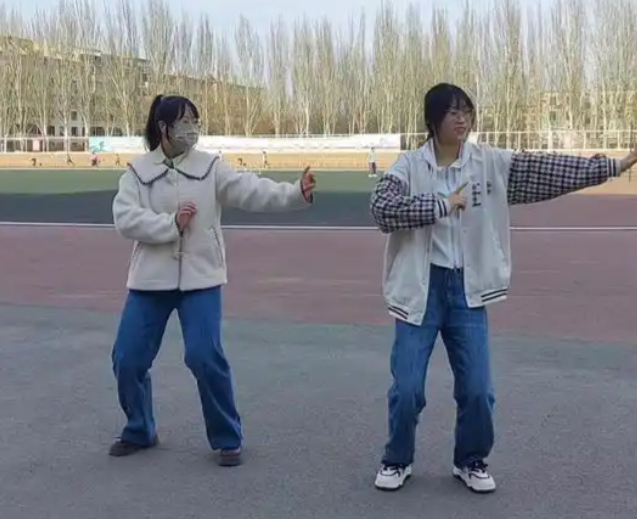 逐渐转向柔性引导激起学生内生动力一起更要守住安全的底线